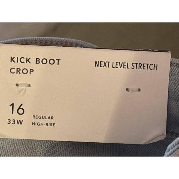 NWT American Eagle Kick Boot Crop Next Level Stretch Women’s 16 $60 Light Wash - Picture 5 of 9